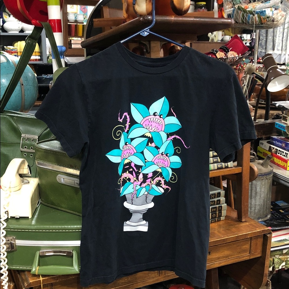 Hot Topic Black Tee with Subtle Gray Logo